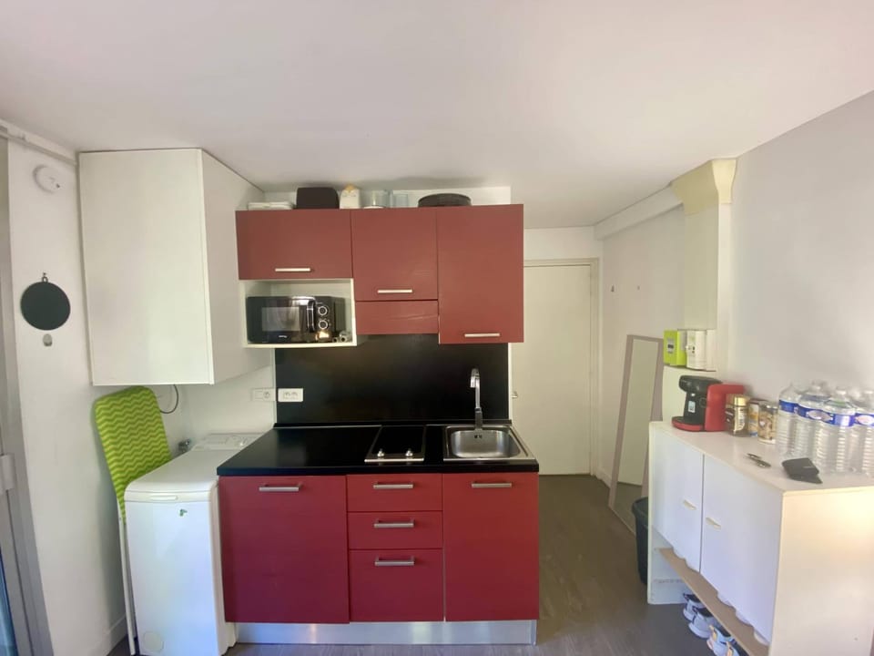 Kitchen or kitchenette, kitchen