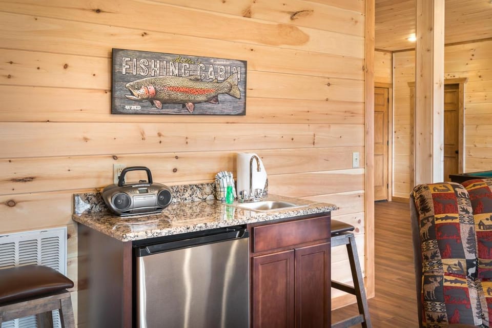 The Bear and Trout by Stony Brook Cabins Cabin in Gatlinburg
