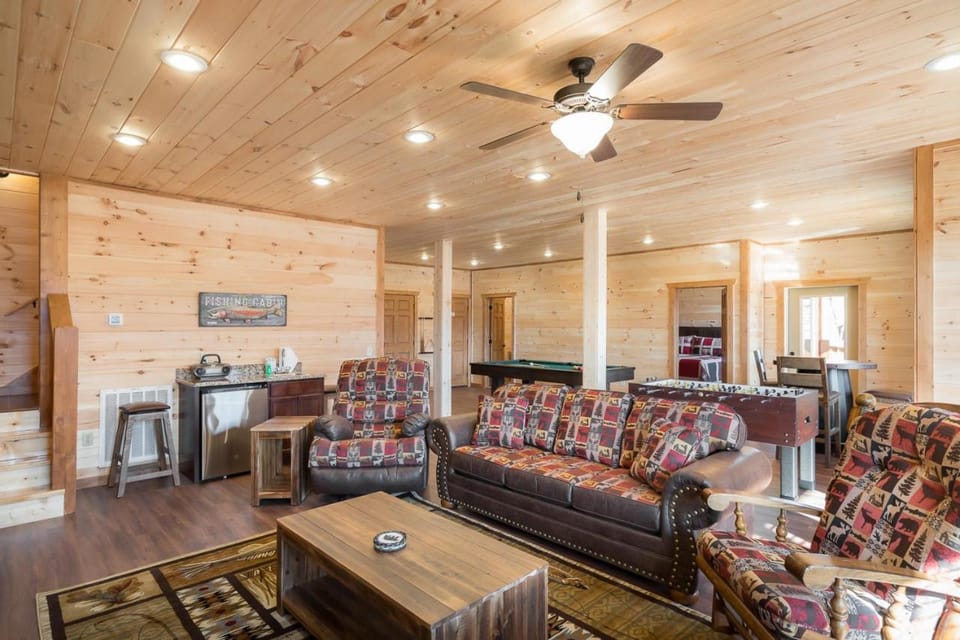 The Bear and Trout by Stony Brook Cabins Cabin in Gatlinburg