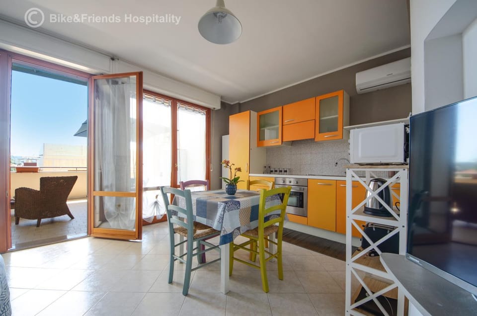 Kitchen or kitchenette, Living room, Dining area, pet friendly