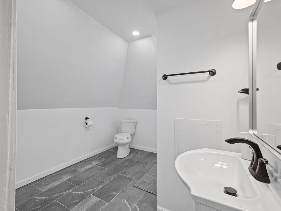 Shadyside, Central 3C Spacious & Modern Private Bedroom With Shared Bathroom and Free Parking Vacation rental in Shadyside