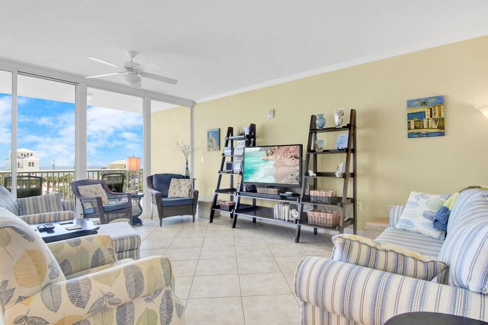 Sanibel 306- Easy beach access & Gulf views House in West Beach