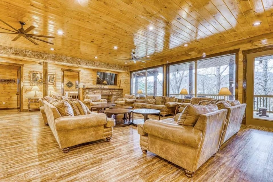The Grand Orchard Lodge by Stony Brook Cabins Cabin in Gatlinburg