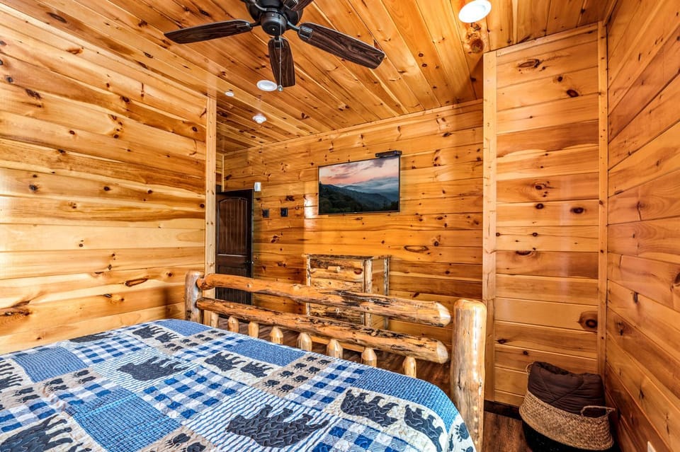The Big Oak Lodge by Stony Brook Cabins Cabin in Gatlinburg