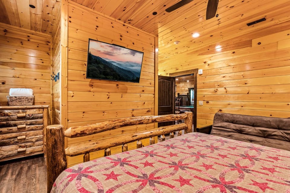 The Majestic Pine Retreat by Stony Brook Cabins Cabin in Gatlinburg