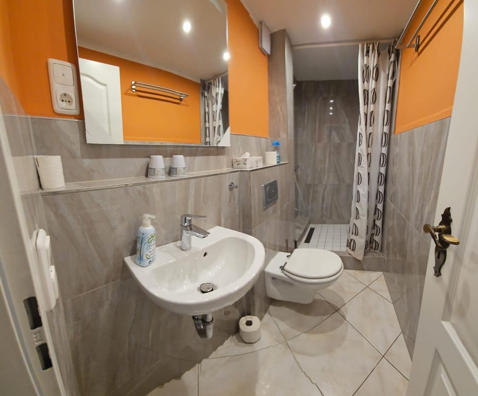 Shower, Toilet, Bathroom