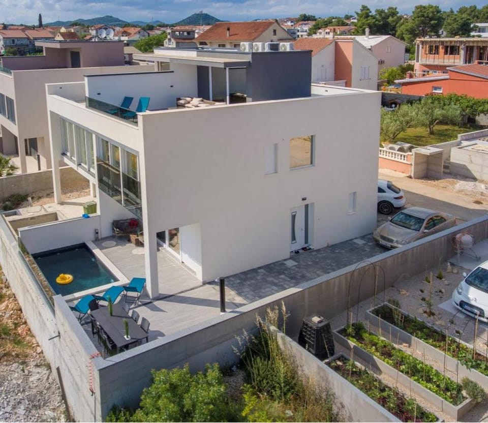 Property building, Pool view, Swimming pool, Parking