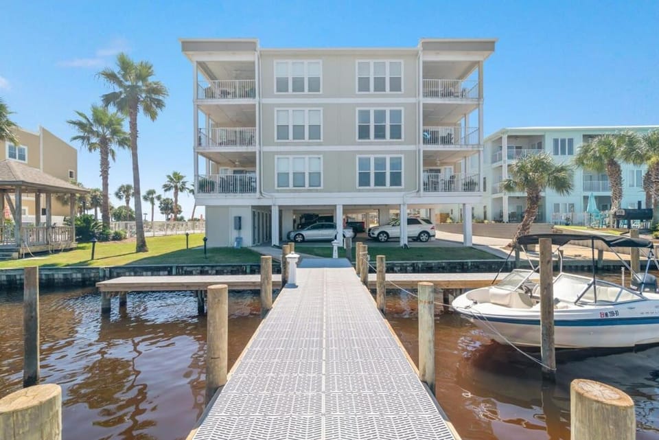 Portside 108- On Ole River Bring Boat Pool House in Orange Beach