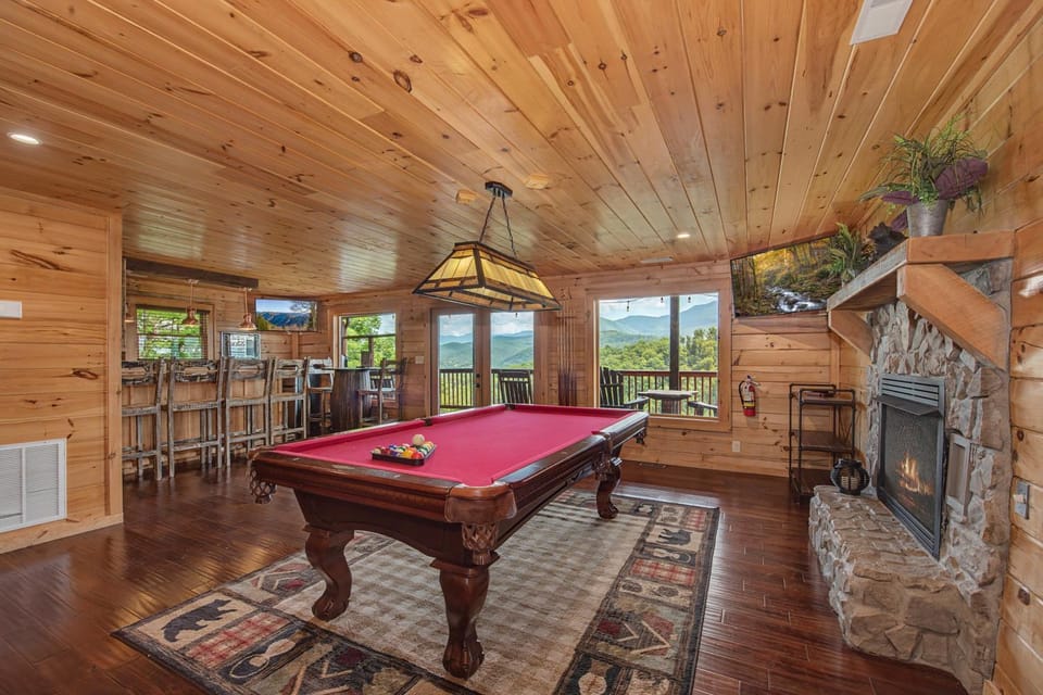 Day, Billiard, TV and multimedia, View (from property/room), Balcony/Terrace, Seating area, Dining area, Mountain view, fireplace, furniture