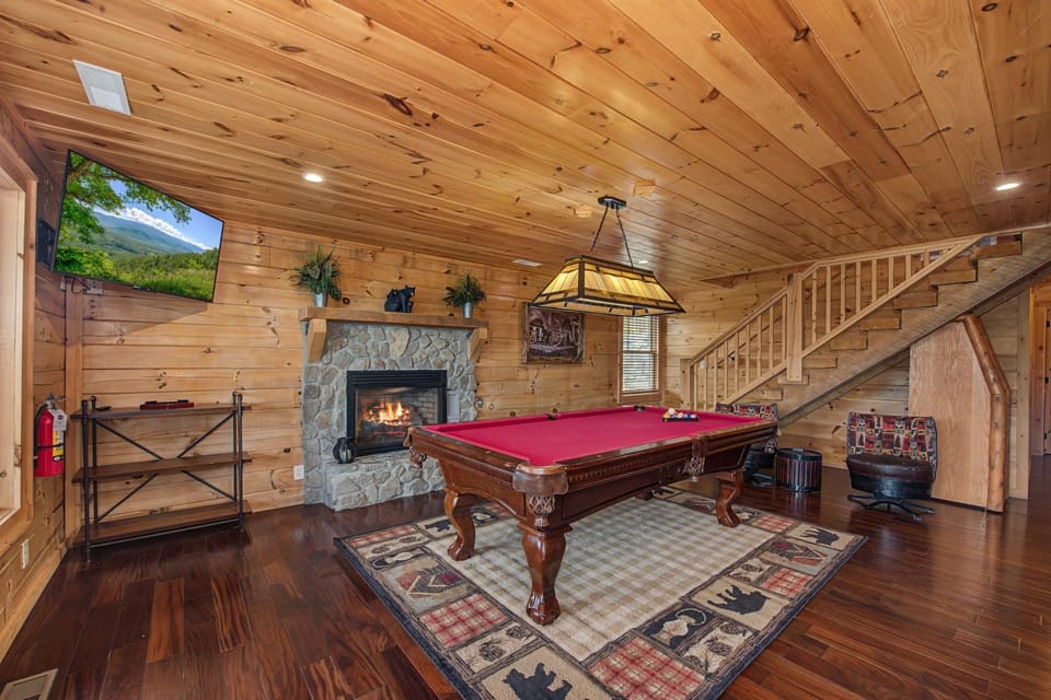 Billiard, Game Room, TV and multimedia, fireplace, furniture