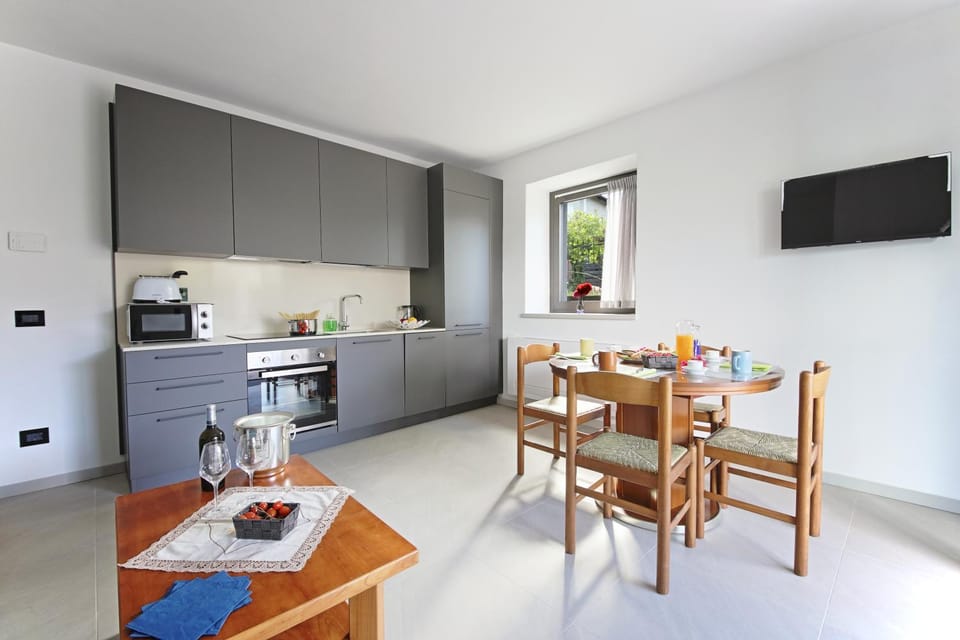 Kitchen or kitchenette, Living room