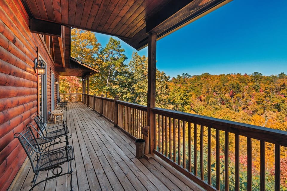 Top Mtn Views, HotTub, Games, 4 Suites, Pets House in Pittman Center