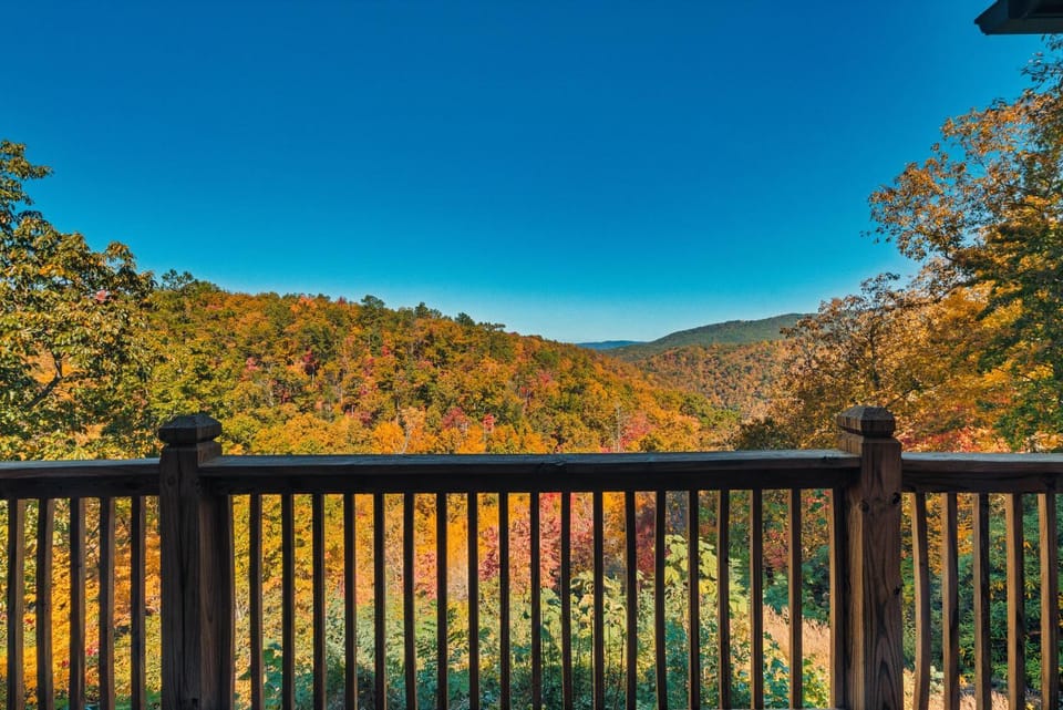 Top Mtn Views, HotTub, Games, 4 Suites, Pets House in Pittman Center