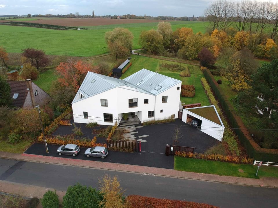Property building, Natural landscape, Bird's eye view, Garden, Garden view, Parking