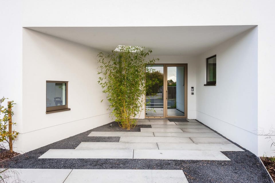 Property building, Facade/entrance, Day, Garden, View (from property/room)