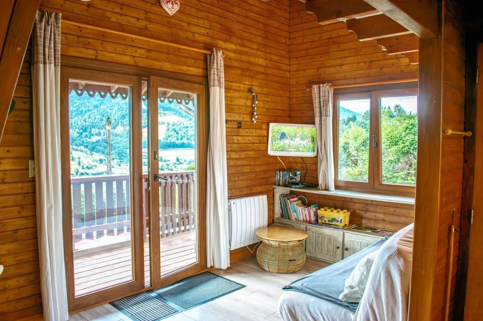 Chalet entier, vue panoramique, ruisseau et sauna. Chalet in Vosges