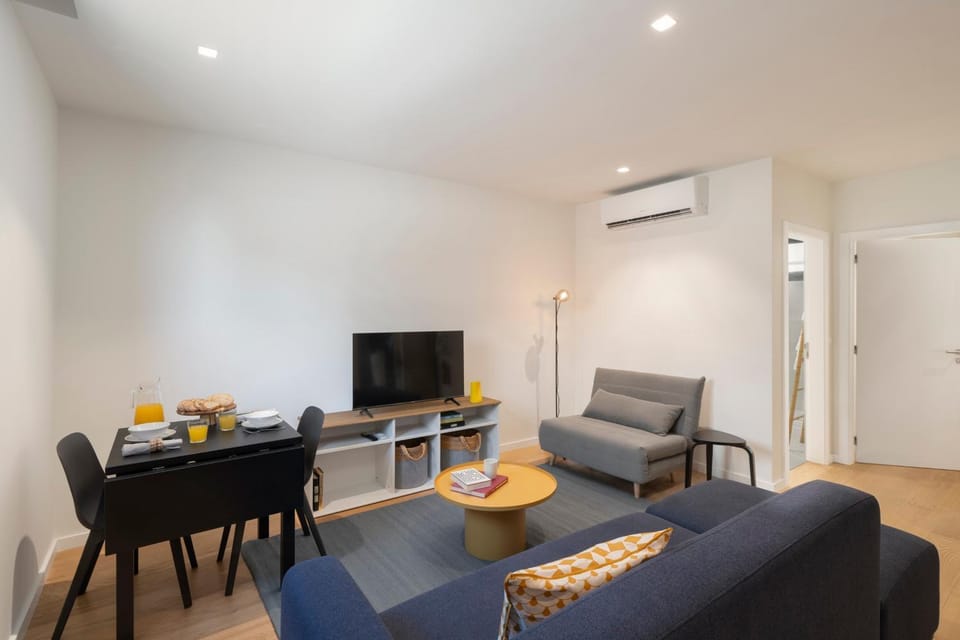 Communal lounge/ TV room, TV and multimedia, Living room, Seating area