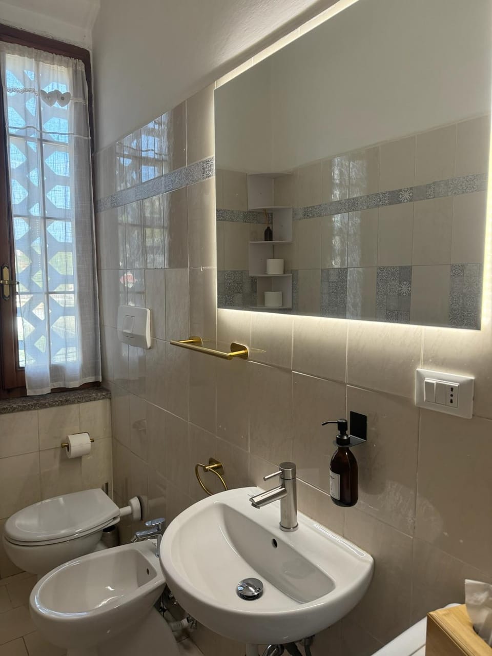 Shower, Toilet, Bathroom, bidet, hair dryier, towels, towels, washing machine