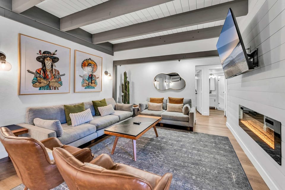 Luxurious 7BR Walk 2 Beach and Bus Stop House in Carnelian Bay