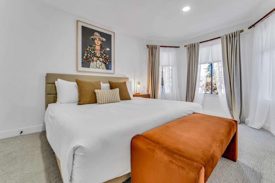 Luxurious 7BR Walk 2 Beach and Bus Stop House in Carnelian Bay