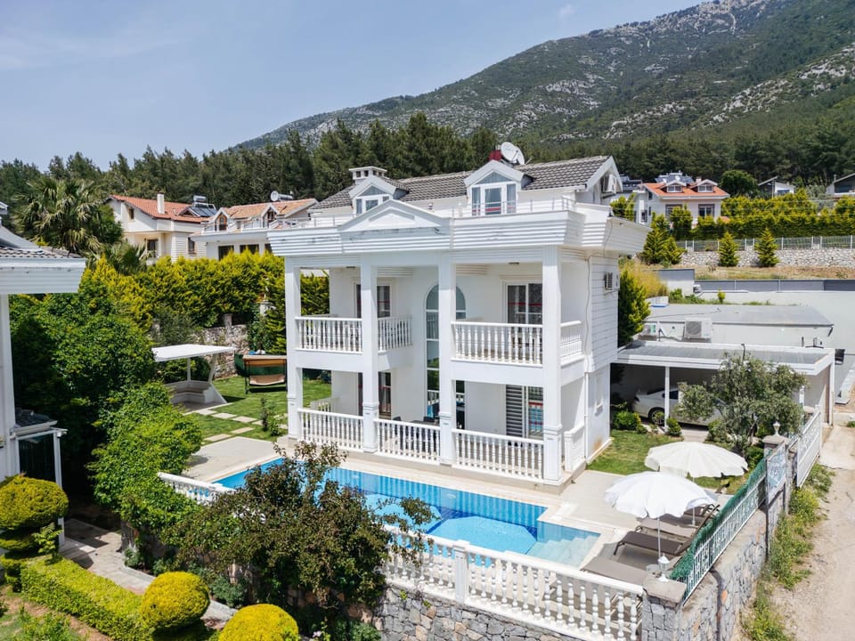 Garden, Swimming pool, towels