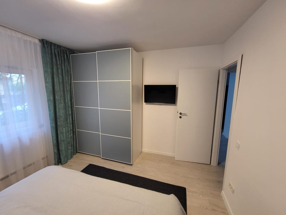 TV and multimedia, Bedroom, wardrobe