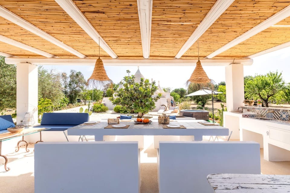 Property building, Balcony/Terrace, Living room