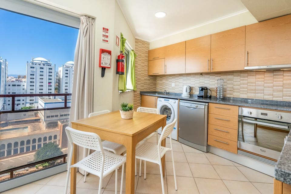 Property building, Kitchen or kitchenette, Living room