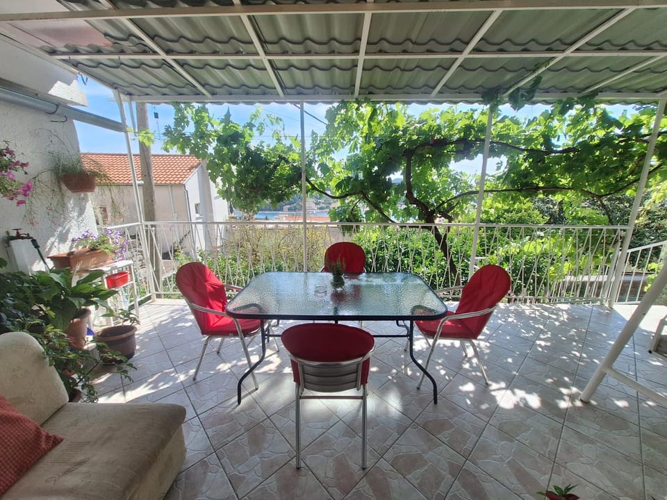 View (from property/room), Balcony/Terrace, Seating area, Garden view