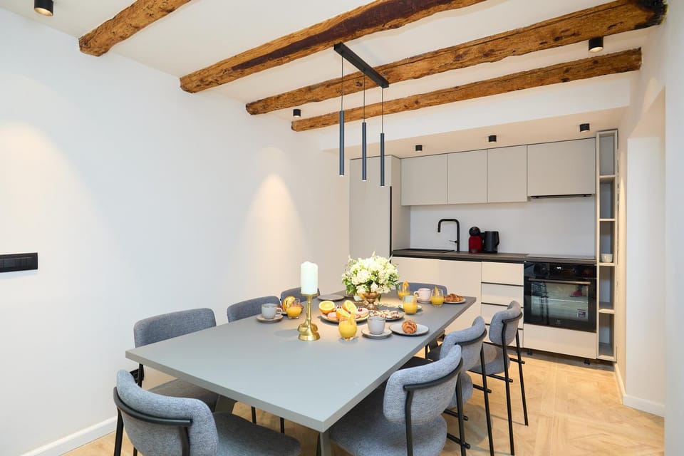 Dining area, kitchen