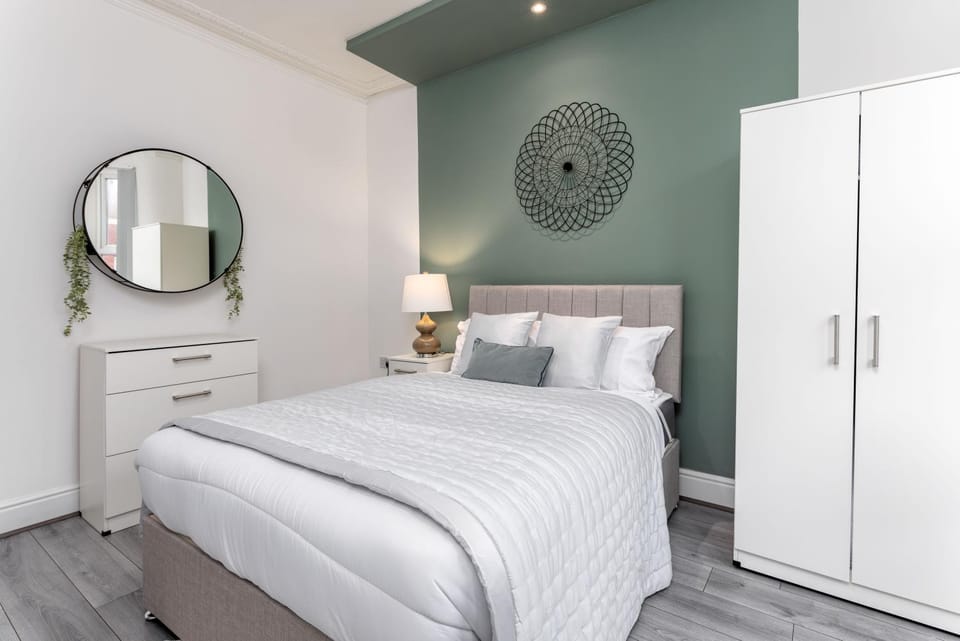 Bed, Photo of the whole room, Bedroom