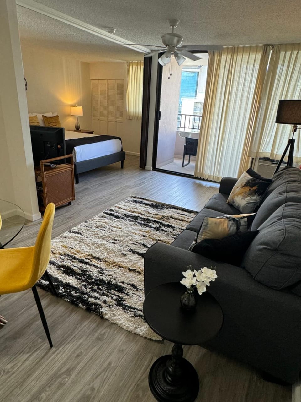 Bed, Living room