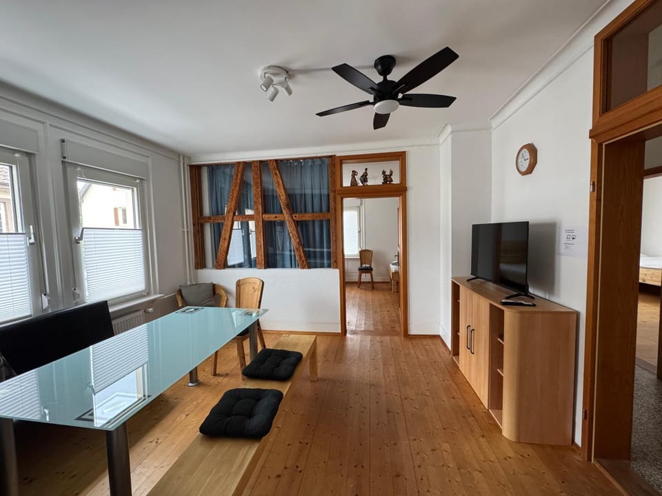 Communal lounge/ TV room, TV and multimedia, Dining area