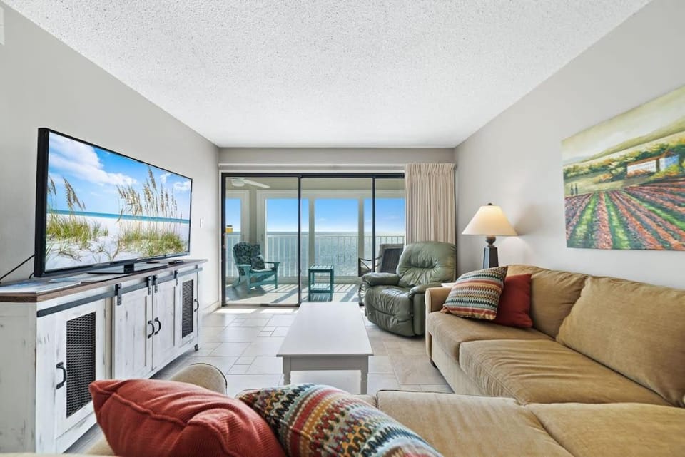 Edgewater 82- floor to ceiling glass doors House in West Beach