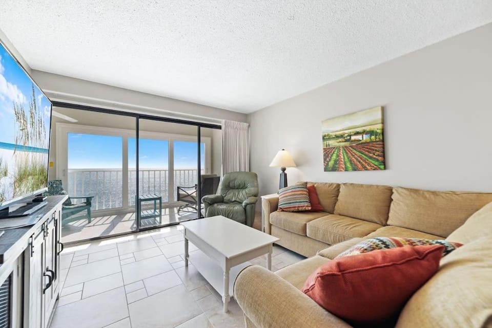 Edgewater 82- floor to ceiling glass doors House in West Beach
