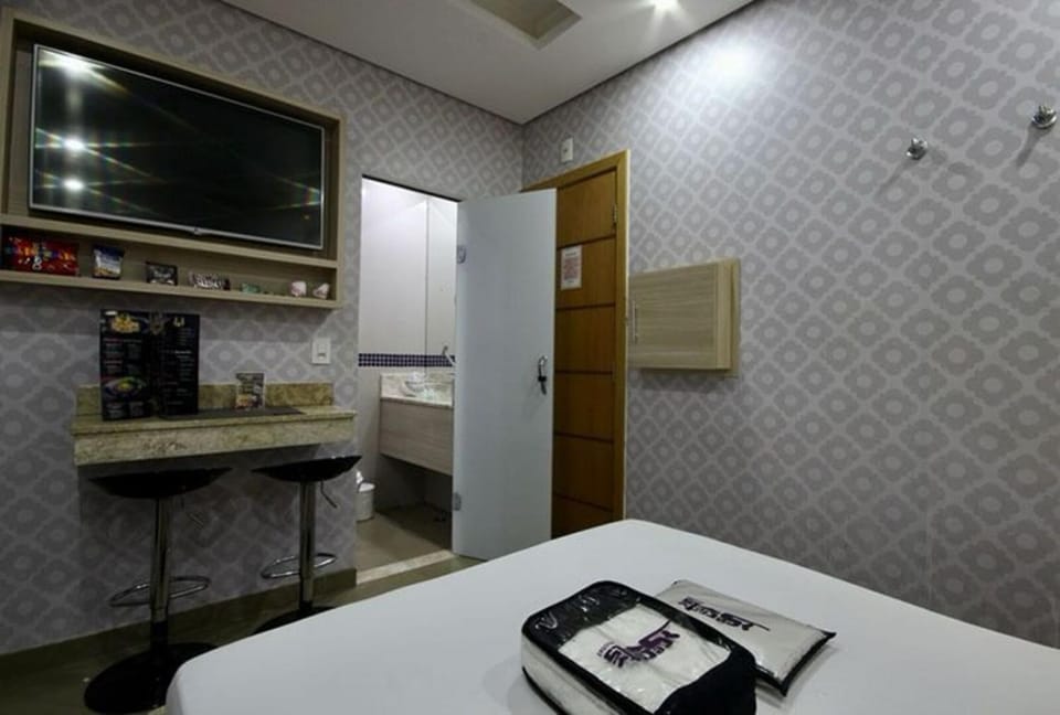 Bed, TV and multimedia, Photo of the whole room, Dining area, Bedroom, minibar