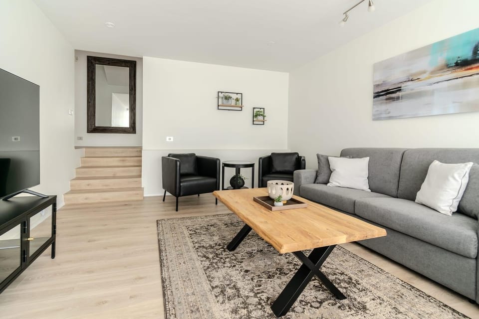 TV and multimedia, Living room, Seating area