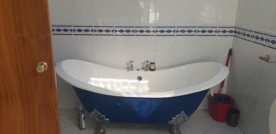 Ballakinnish Bungalow Bed and Breakfast in Douglas