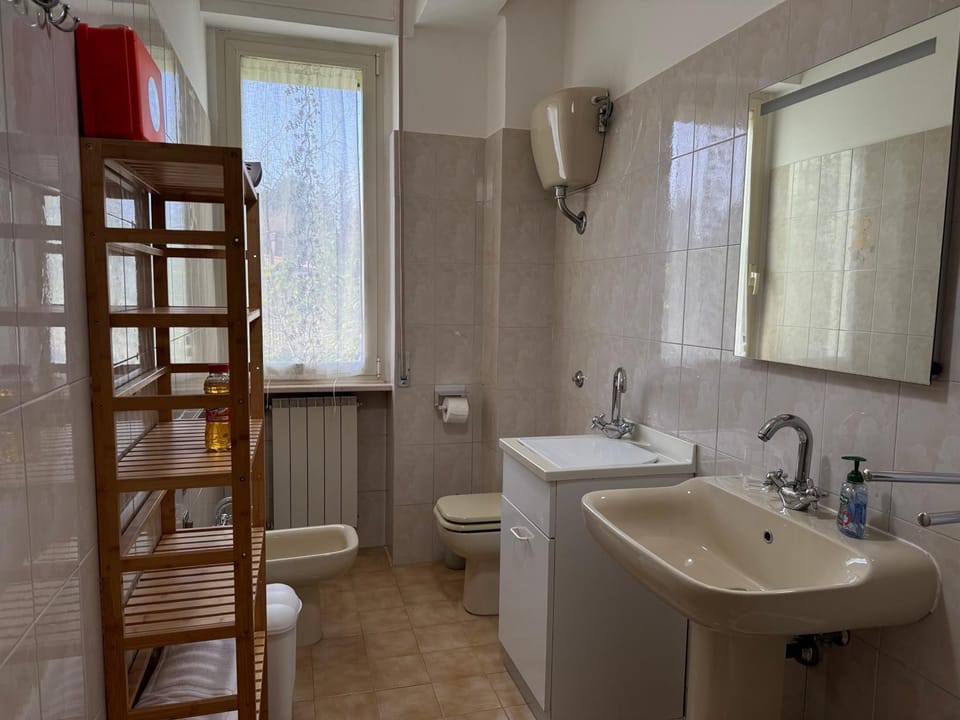 Shower, Toilet, Bathroom, bidet, towels