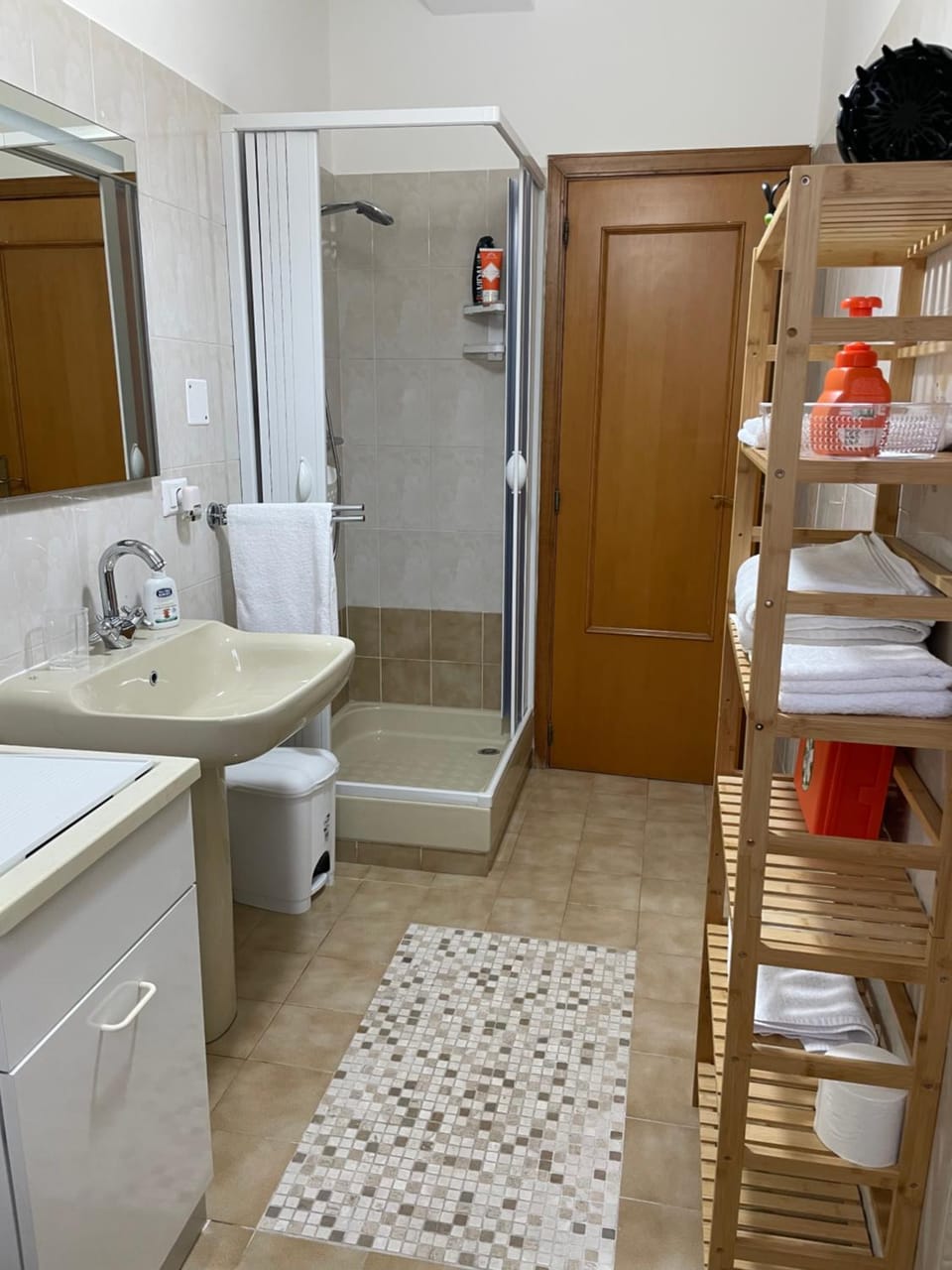 Shower, Toilet, Bathroom, towels