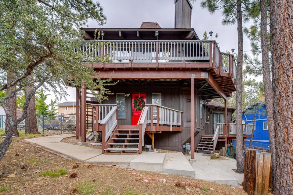 Big Bear Cabin w/ Hot Tub < 3 Mi to Skiing! Cabin in Big Bear