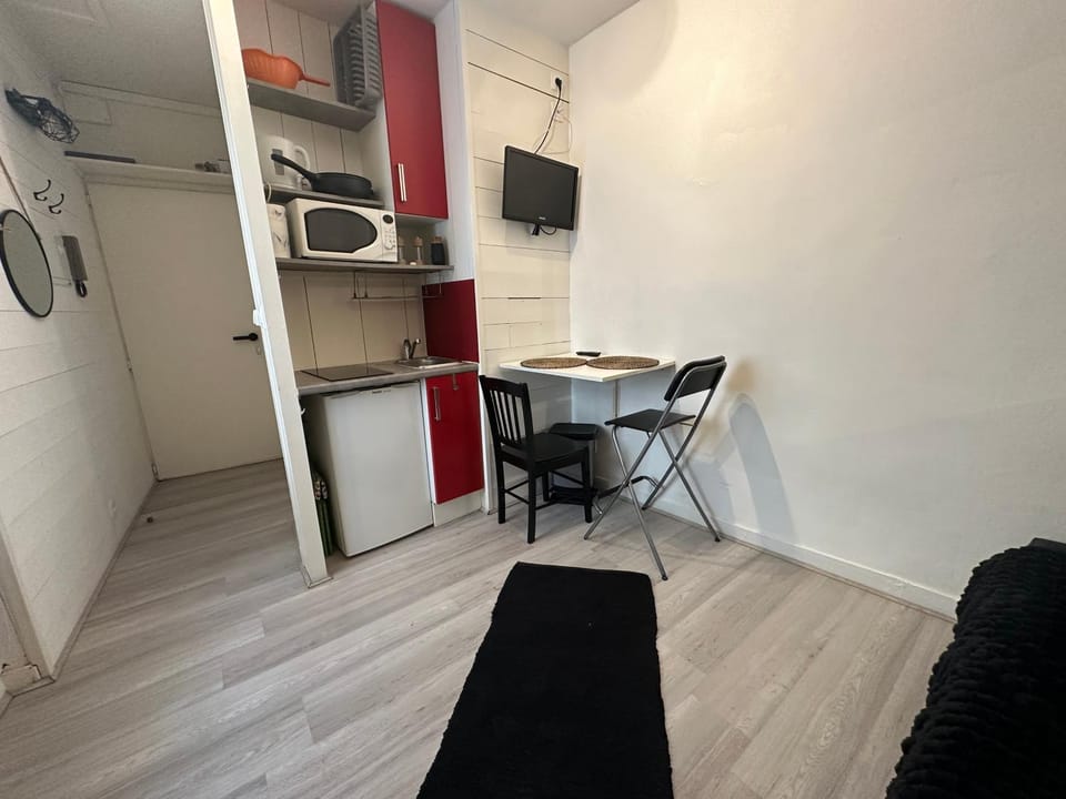 TV and multimedia, Kitchen or kitchenette, Dining area