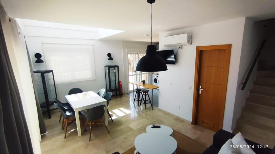 TV and multimedia, Living room, Dining area, air conditioner