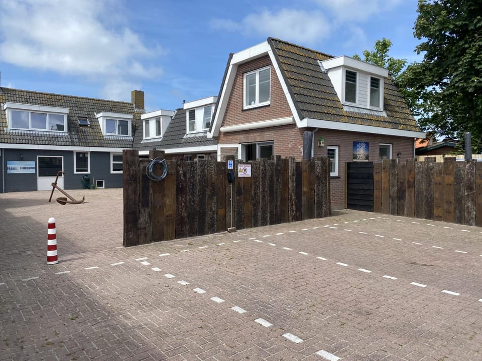 Property building, Street view