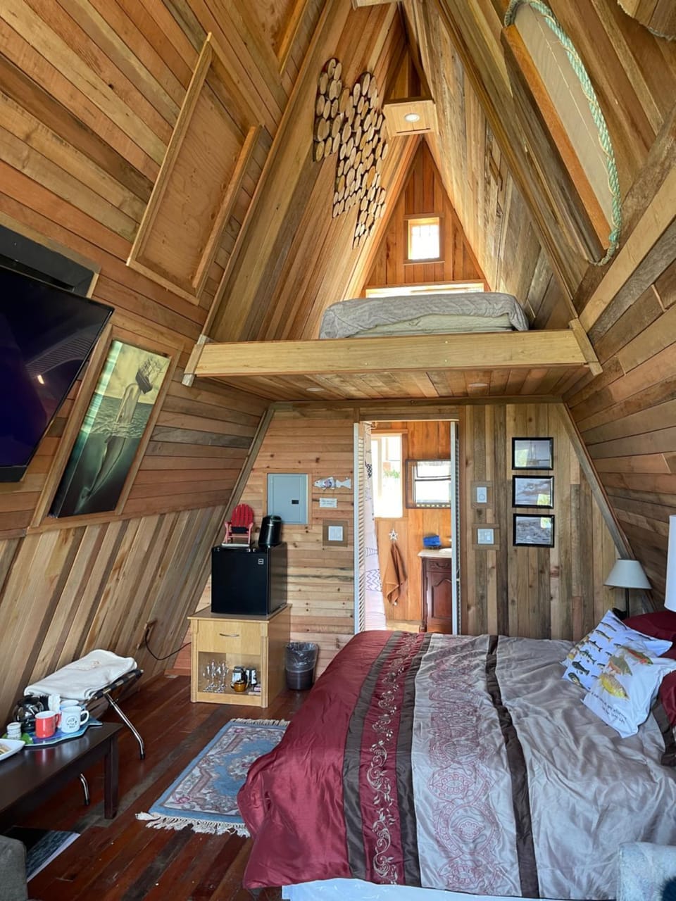 Bratty Catty Cabin Cabin in Vancouver Island