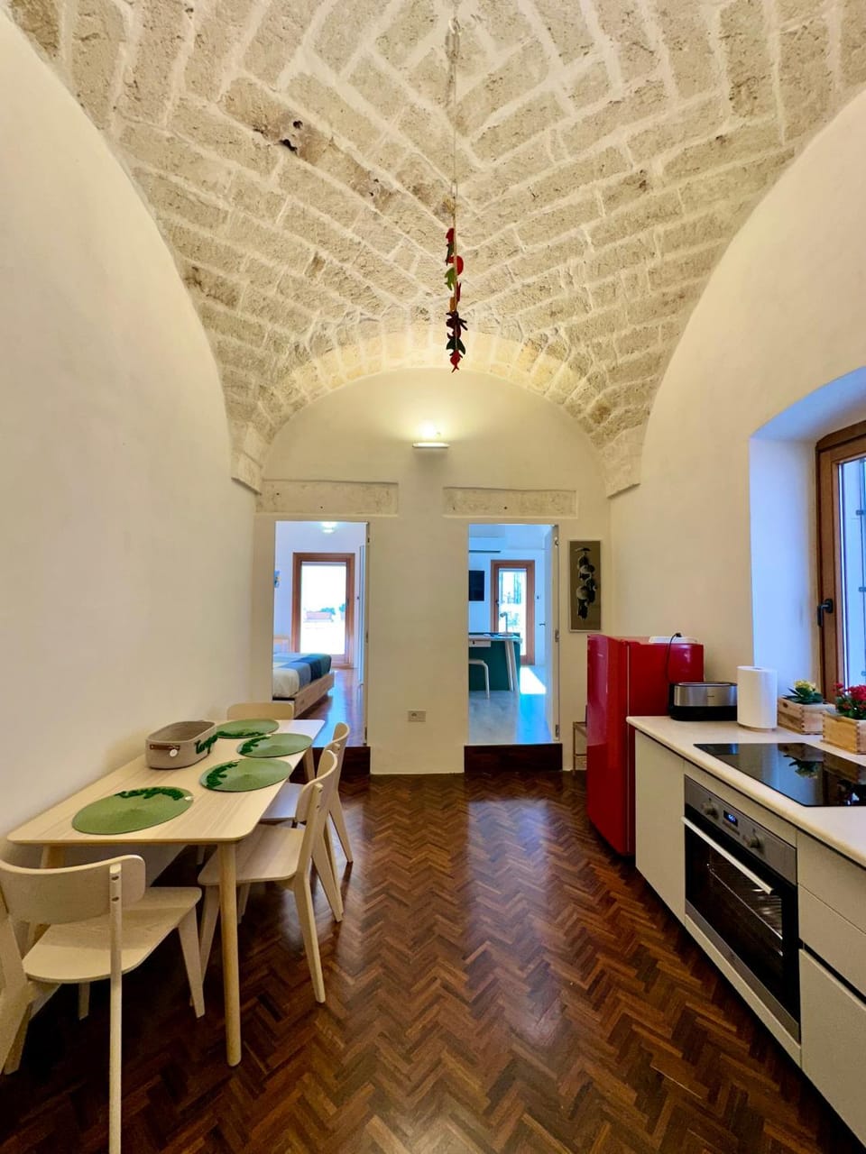 Kitchen or kitchenette, Dining area, stove