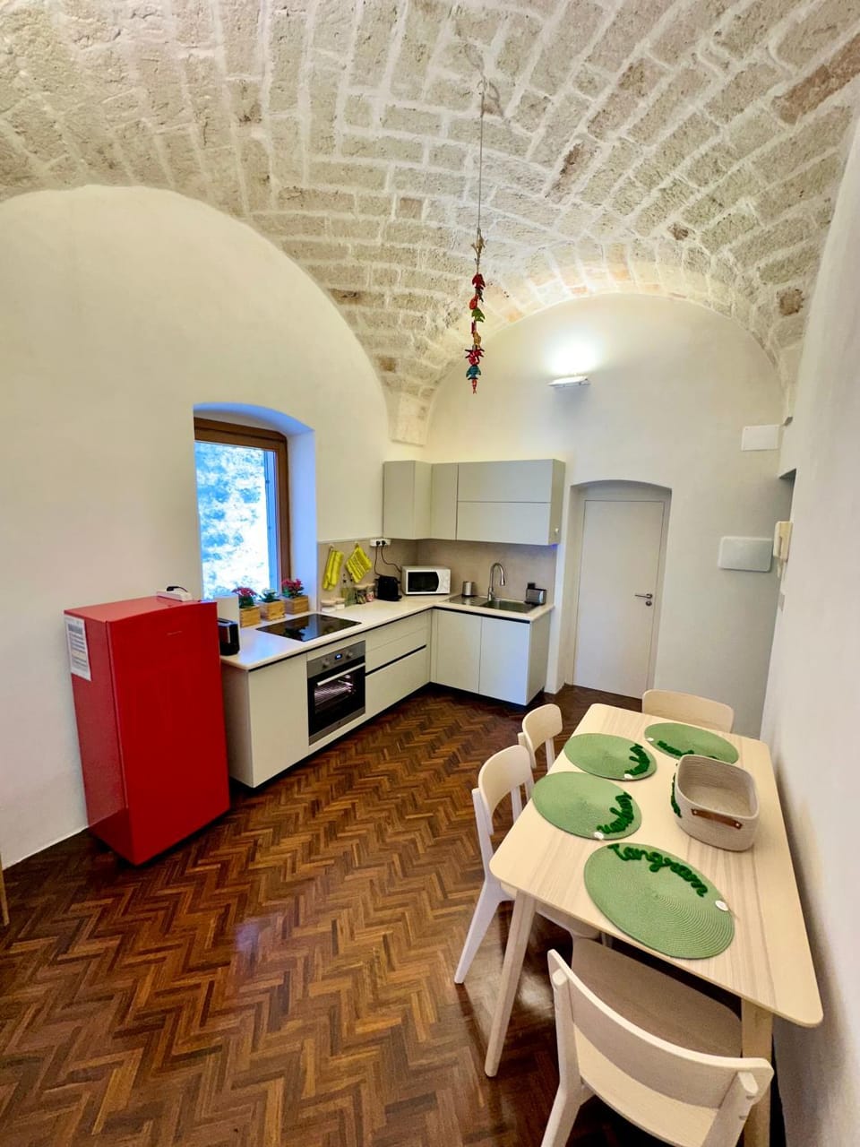 Kitchen or kitchenette, Dining area, oven, stove