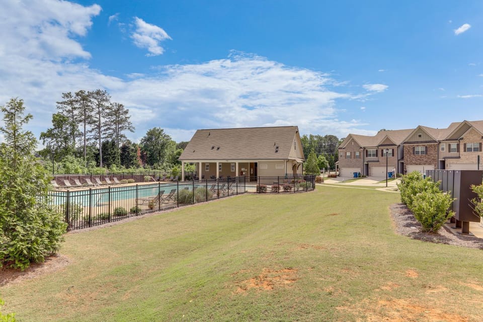 Lawrenceville Townhome w/ Community Pool Access! House in Georgia