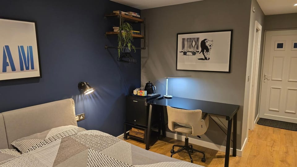 Self-contained and Peaceful en-suite with garden Vacation rental in Barnstaple