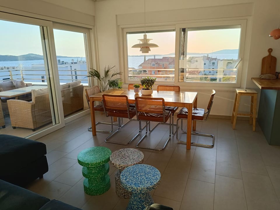 Living room, Dining area, Sea view